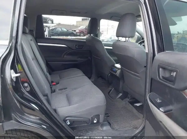 5TDBZRFH4KS960776 2019 TOYOTA HIGHLANDER - Image 8