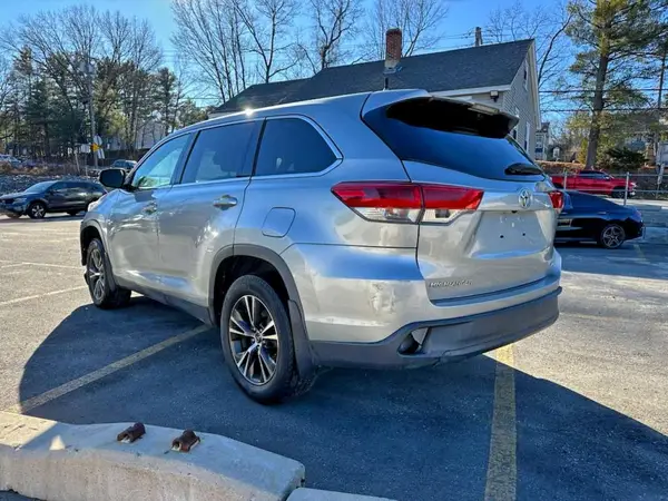 5TDBZRFH4KS966156 2019 TOYOTA HIGHLANDER - Image 2