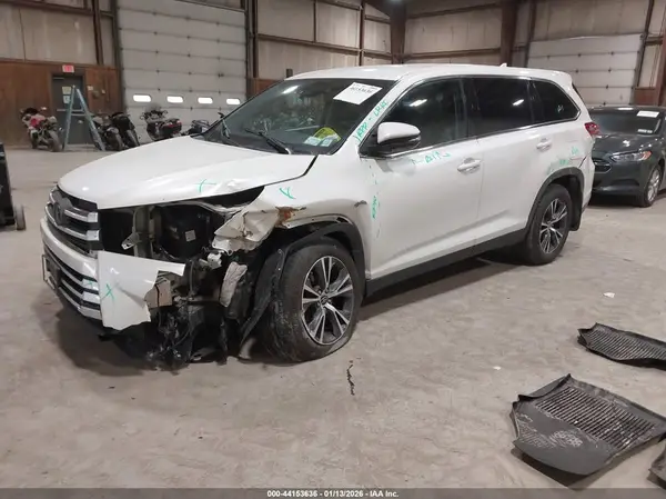 5TDBZRFH4KS976699 2019 TOYOTA HIGHLANDER - Image 2
