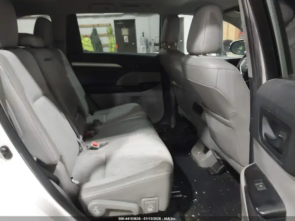 5TDBZRFH4KS976699 2019 TOYOTA HIGHLANDER - Image 8