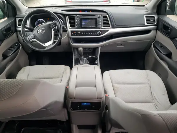 5TDBZRFH5HS375505 2017 TOYOTA HIGHLANDER - Image 8