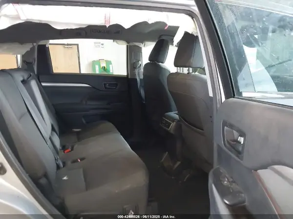 5TDBZRFH5HS377917 2017 TOYOTA HIGHLANDER - Image 8