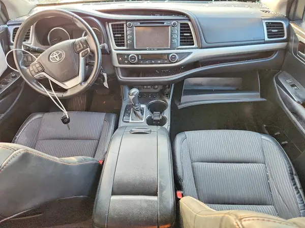 5TDBZRFH5HS379148 2017 TOYOTA HIGHLANDER - Image 8