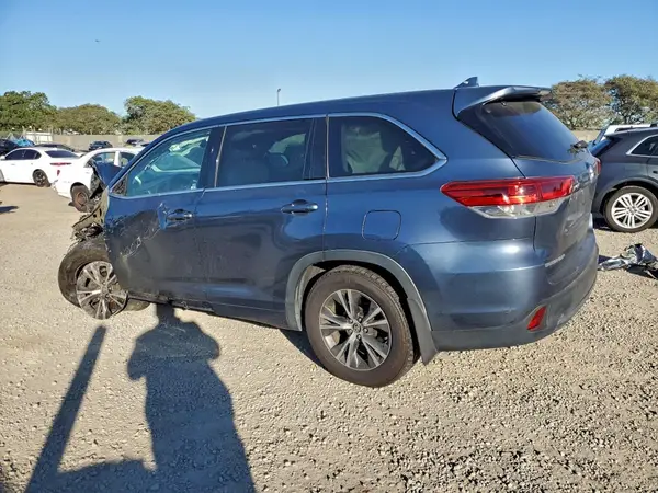 5TDBZRFH5HS381689 2017 TOYOTA HIGHLANDER - Image 2