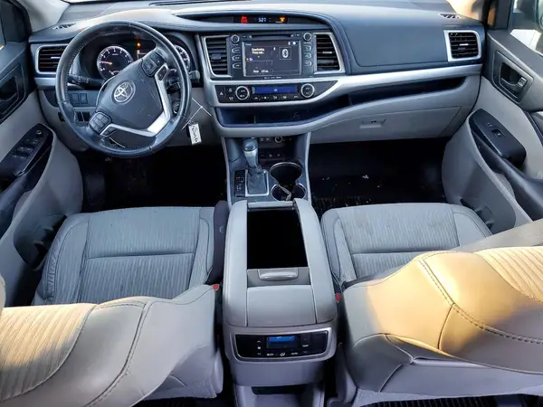 5TDBZRFH5HS389176 2017 TOYOTA HIGHLANDER - Image 8