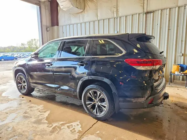 5TDBZRFH5HS394085 2017 TOYOTA HIGHLANDER - Image 2