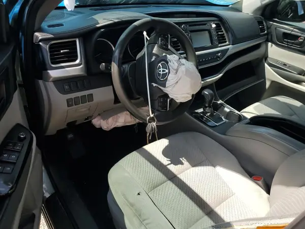 5TDBZRFH5HS422385 2017 TOYOTA HIGHLANDER - Image 8