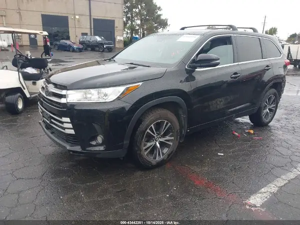 5TDBZRFH5HS422452 2017 TOYOTA HIGHLANDER - Image 2