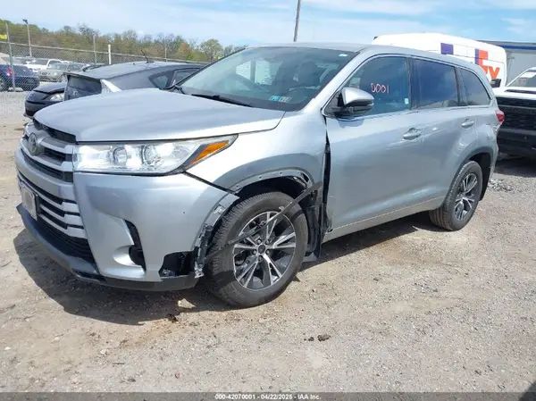 5TDBZRFH5HS437114 2017 TOYOTA HIGHLANDER - Image 2