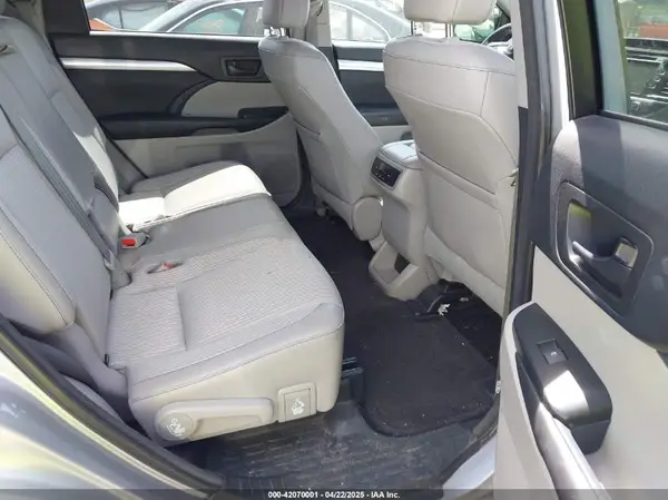 5TDBZRFH5HS437114 2017 TOYOTA HIGHLANDER - Image 8