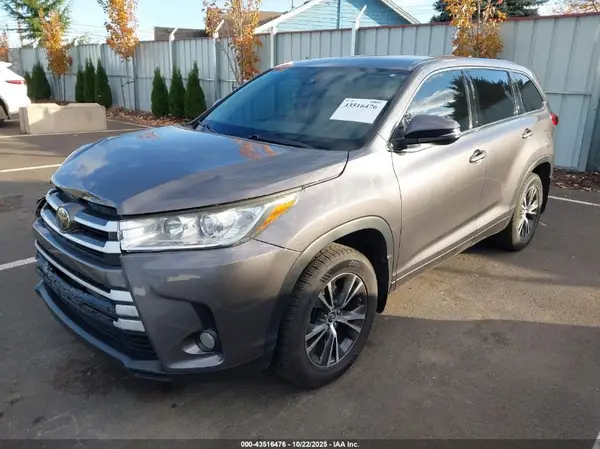 5TDBZRFH5HS443592 2017 TOYOTA HIGHLANDER - Image 2