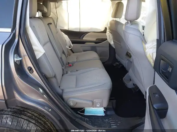 5TDBZRFH5HS445987 2017 TOYOTA HIGHLANDER - Image 8