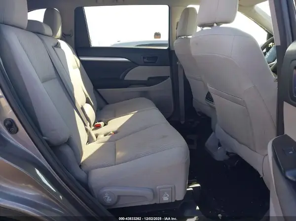 5TDBZRFH5HS447450 2017 TOYOTA HIGHLANDER - Image 8