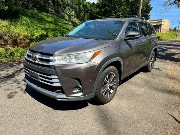 5TDBZRFH5HS453930 2017 TOYOTA HIGHLANDER - Image 2