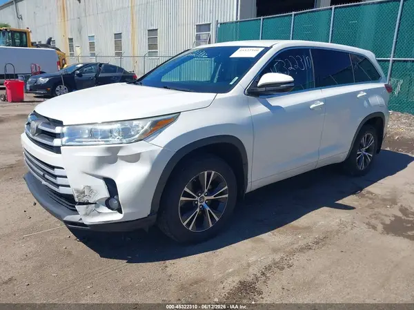 5TDBZRFH5HS466743 2017 TOYOTA HIGHLANDER - Image 2