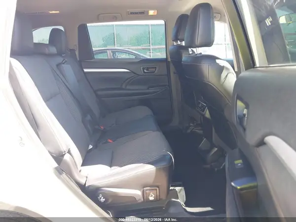 5TDBZRFH5HS466743 2017 TOYOTA HIGHLANDER - Image 8