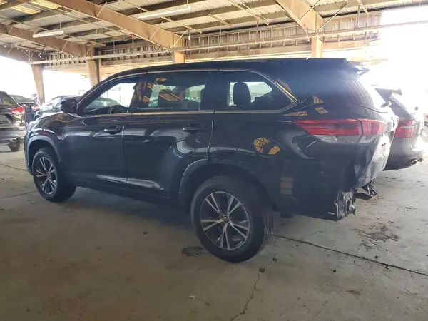 5TDBZRFH5HS469786 2017 TOYOTA HIGHLANDER - Image 2