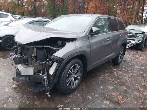 5TDBZRFH5JS487730 2018 TOYOTA HIGHLANDER - Image 2