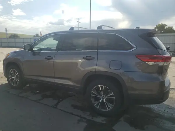 5TDBZRFH5JS807483 2018 TOYOTA HIGHLANDER - Image 2