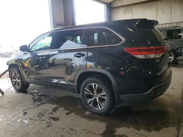 5TDBZRFH5JS808973 2018 TOYOTA HIGHLANDER - Image 2