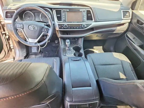 5TDBZRFH5JS812280 2018 TOYOTA HIGHLANDER - Image 8