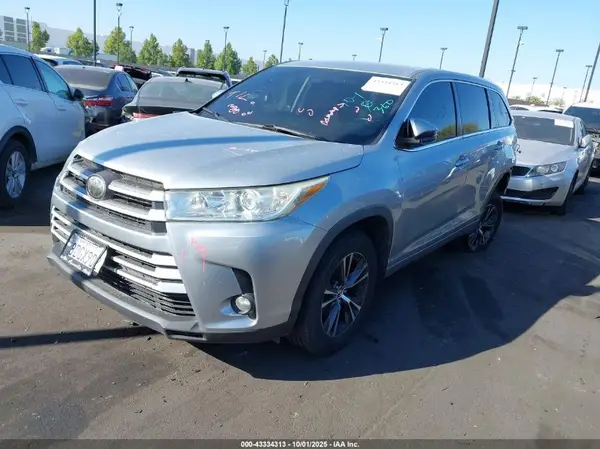 5TDBZRFH5JS813980 2018 TOYOTA HIGHLANDER - Image 2