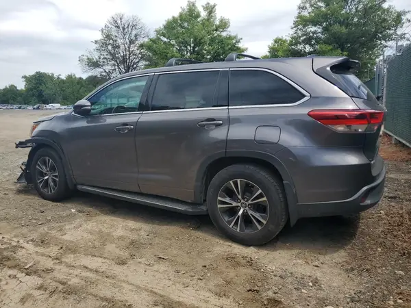 5TDBZRFH5JS824574 2018 TOYOTA HIGHLANDER - Image 2