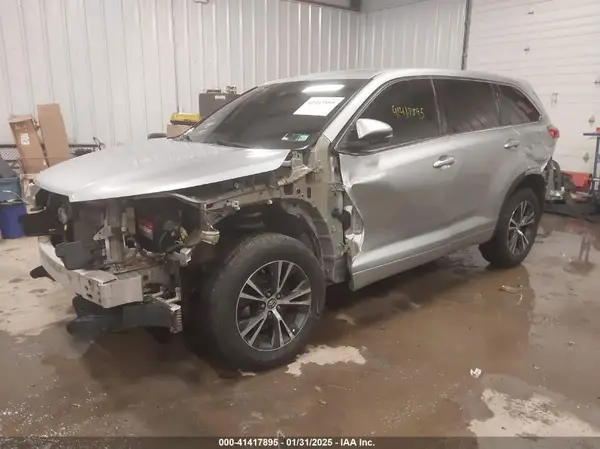 5TDBZRFH5JS835669 2018 TOYOTA HIGHLANDER - Image 2