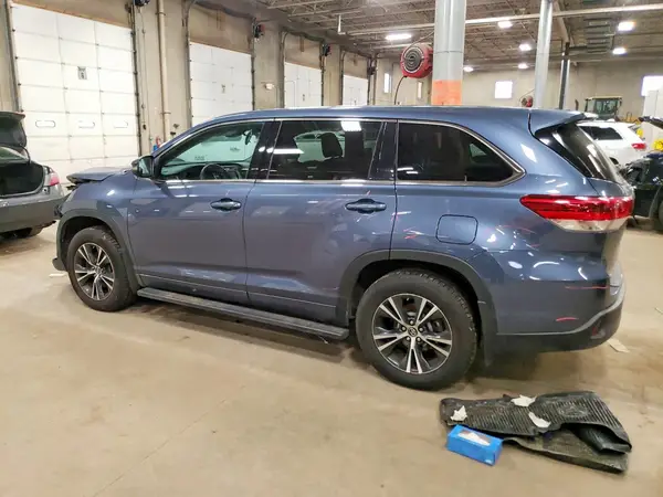 5TDBZRFH5JS841231 2018 TOYOTA HIGHLANDER - Image 2