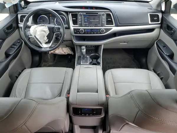 5TDBZRFH5JS852973 2018 TOYOTA HIGHLANDER - Image 8
