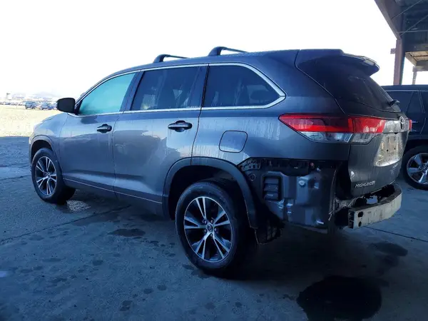 5TDBZRFH5JS867439 2018 TOYOTA HIGHLANDER - Image 2