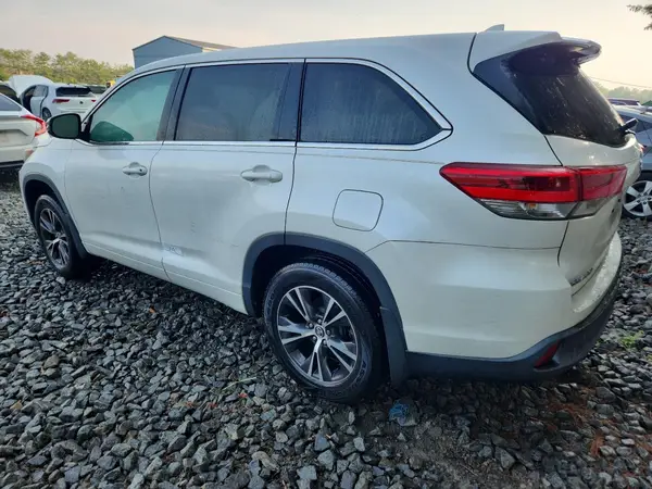 5TDBZRFH5JS872494 2018 TOYOTA HIGHLANDER - Image 2