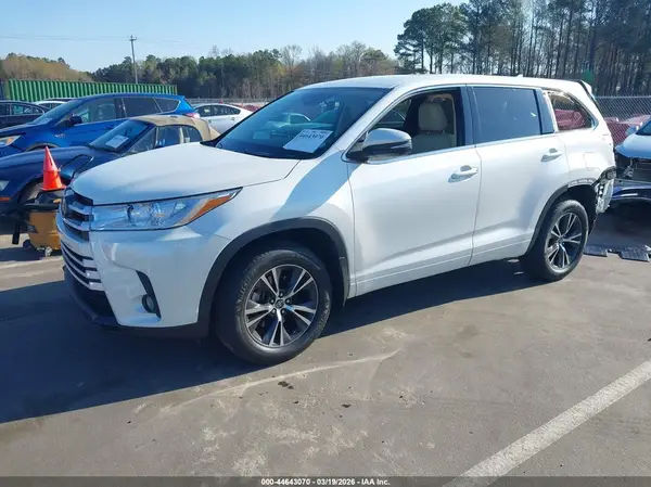 5TDBZRFH5JS883902 2018 TOYOTA HIGHLANDER - Image 2