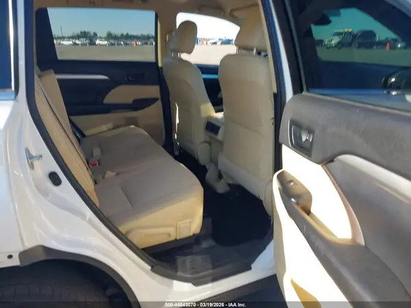 5TDBZRFH5JS883902 2018 TOYOTA HIGHLANDER - Image 8