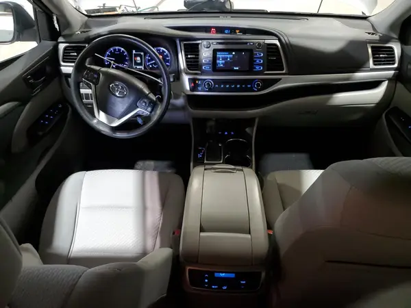 5TDBZRFH5JS889246 2018 TOYOTA HIGHLANDER - Image 8