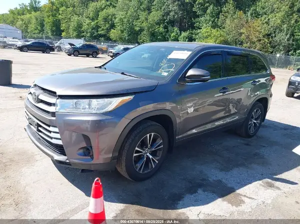5TDBZRFH5JS896150 2018 TOYOTA HIGHLANDER - Image 2