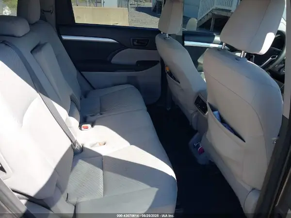 5TDBZRFH5JS896150 2018 TOYOTA HIGHLANDER - Image 8