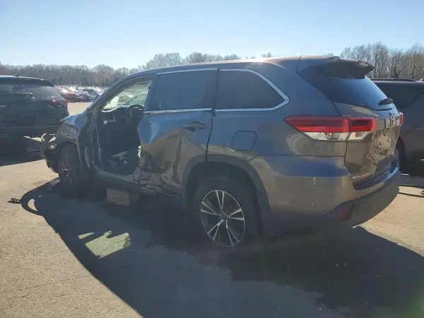 5TDBZRFH5JS898836 2018 TOYOTA HIGHLANDER - Image 2