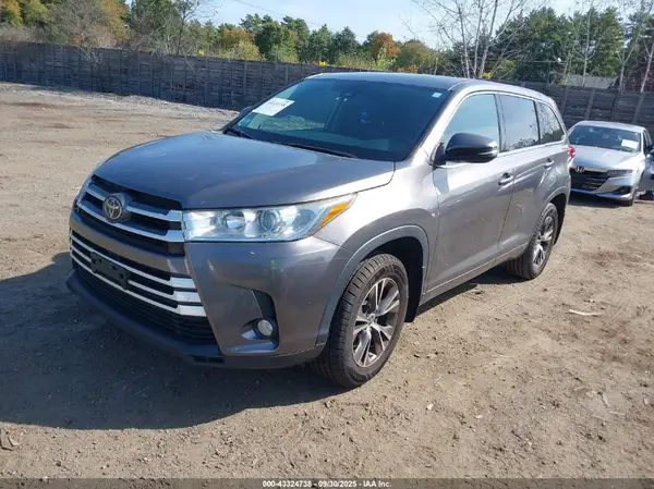 5TDBZRFH5JS902299 2018 TOYOTA HIGHLANDER - Image 2