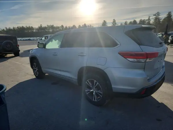 5TDBZRFH5JS913576 2018 TOYOTA HIGHLANDER - Image 2