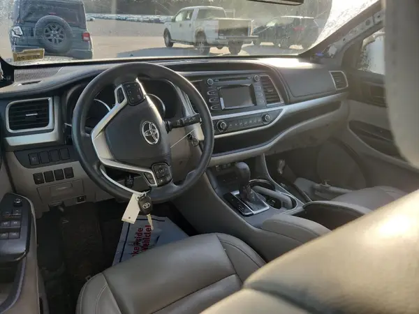 5TDBZRFH5JS913576 2018 TOYOTA HIGHLANDER - Image 8