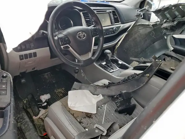 5TDBZRFH5JS913934 2018 TOYOTA HIGHLANDER - Image 8