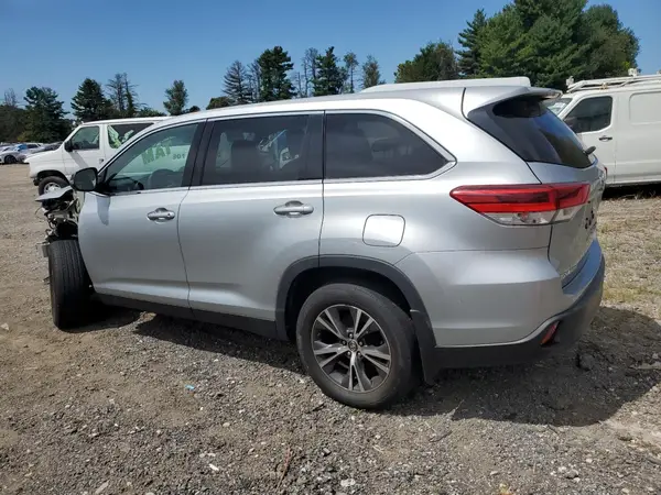 5TDBZRFH5KS700323 2019 TOYOTA HIGHLANDER - Image 2