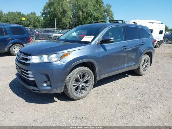 5TDBZRFH5KS704727 2019 TOYOTA HIGHLANDER - Image 2