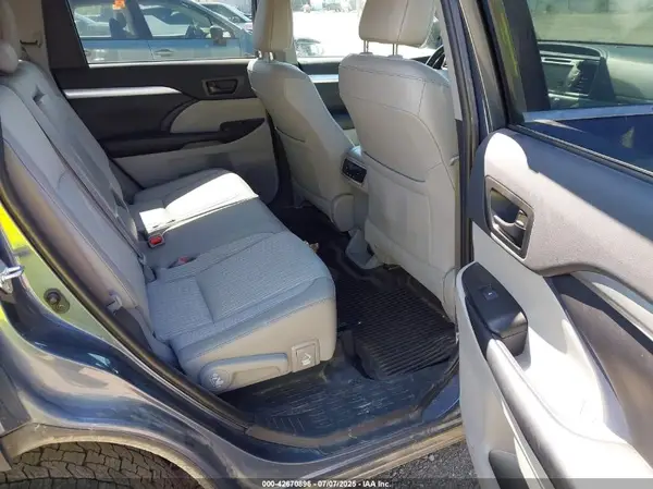 5TDBZRFH5KS704727 2019 TOYOTA HIGHLANDER - Image 8