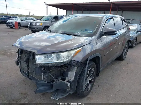5TDBZRFH5KS708163 2019 TOYOTA HIGHLANDER - Image 2