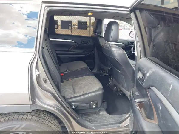 5TDBZRFH5KS708163 2019 TOYOTA HIGHLANDER - Image 8