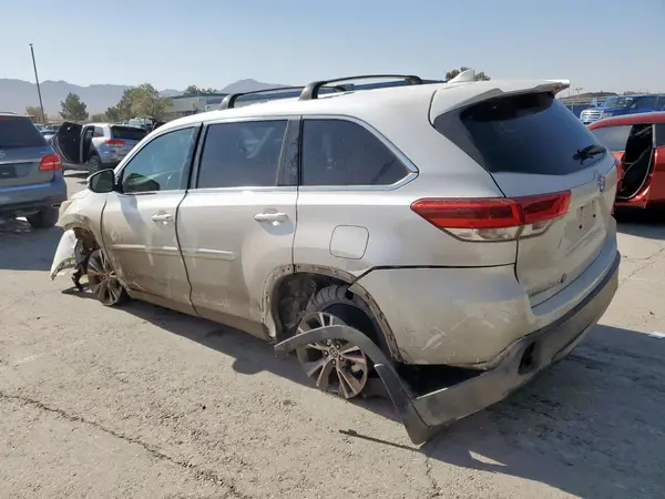 5TDBZRFH5KS708731 2019 TOYOTA HIGHLANDER - Image 2