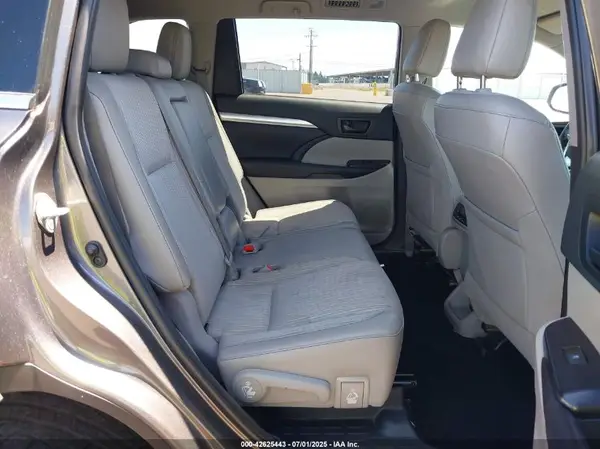 5TDBZRFH5KS712570 2019 TOYOTA HIGHLANDER - Image 8