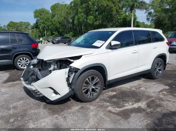5TDBZRFH5KS718739 2019 TOYOTA HIGHLANDER - Image 2